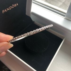 BNWOT Pandora Timeless Elegance Bangle